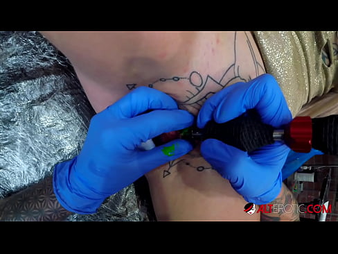 ❤️ Äärimmäisen tatuoitu hottie Sully Savage sai tatuoinnin klitorikseen ☑ Anaaliporno at porn fi.sexera.ru ﹏